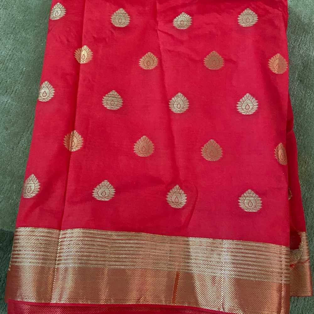 Cotton  Silk Saree. Comes with Blouse